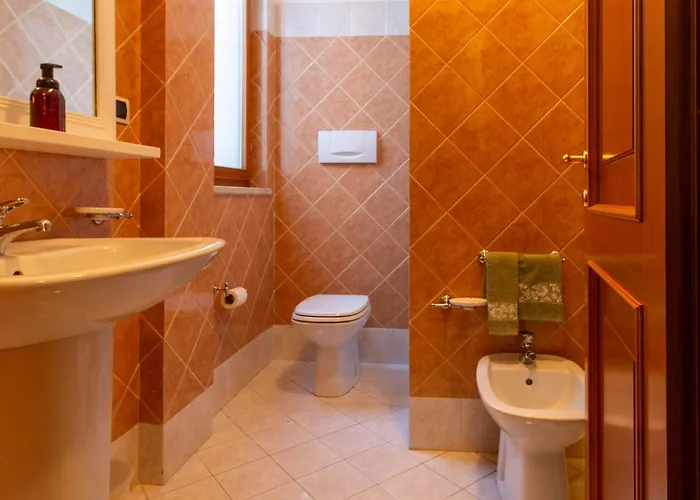 - Essential Apartment Rom