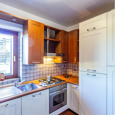 - Essential 아파트