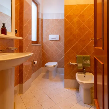 - Essential 아파트 로마